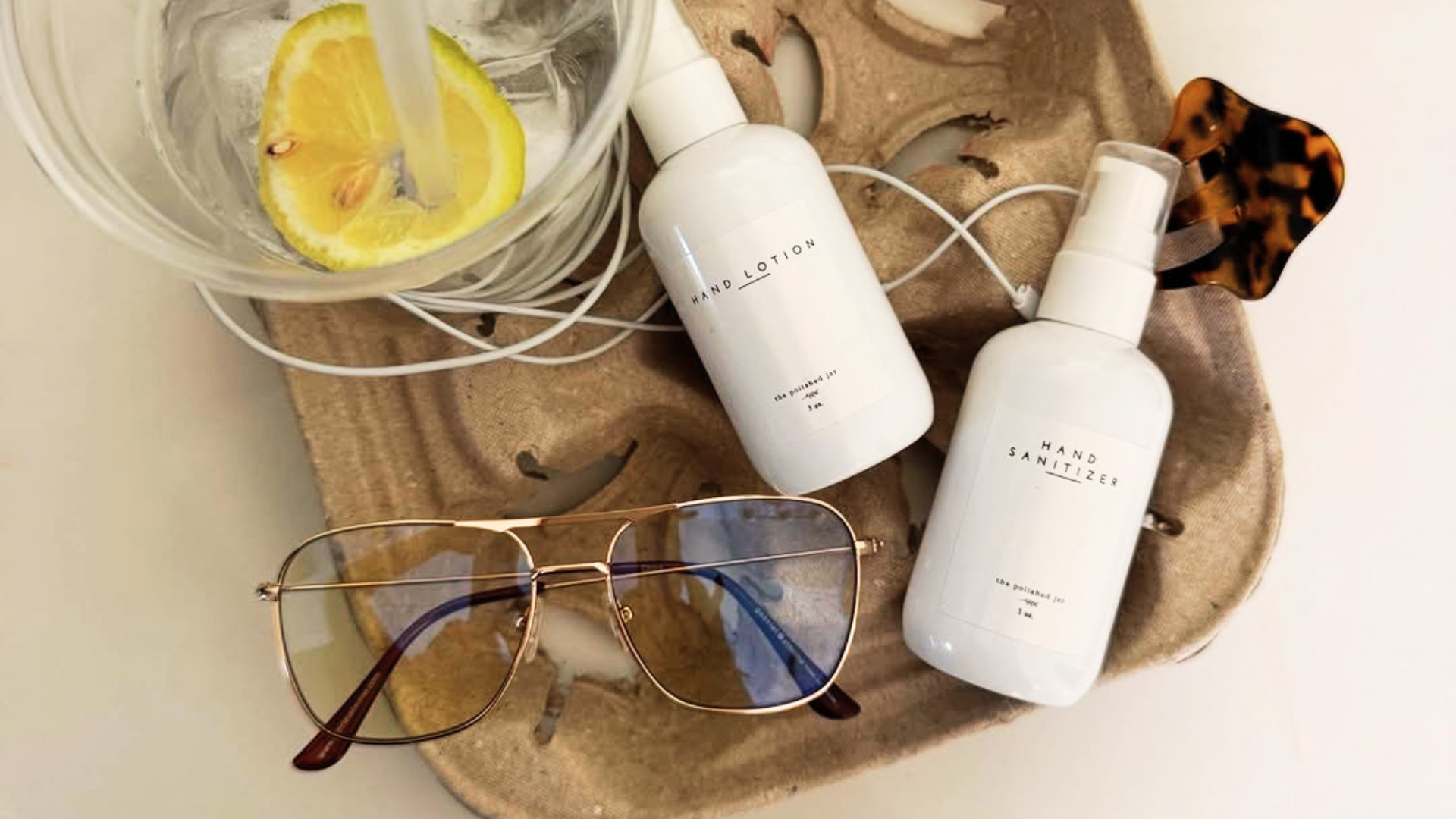 Tips To Stay Organized While Traveling in Style